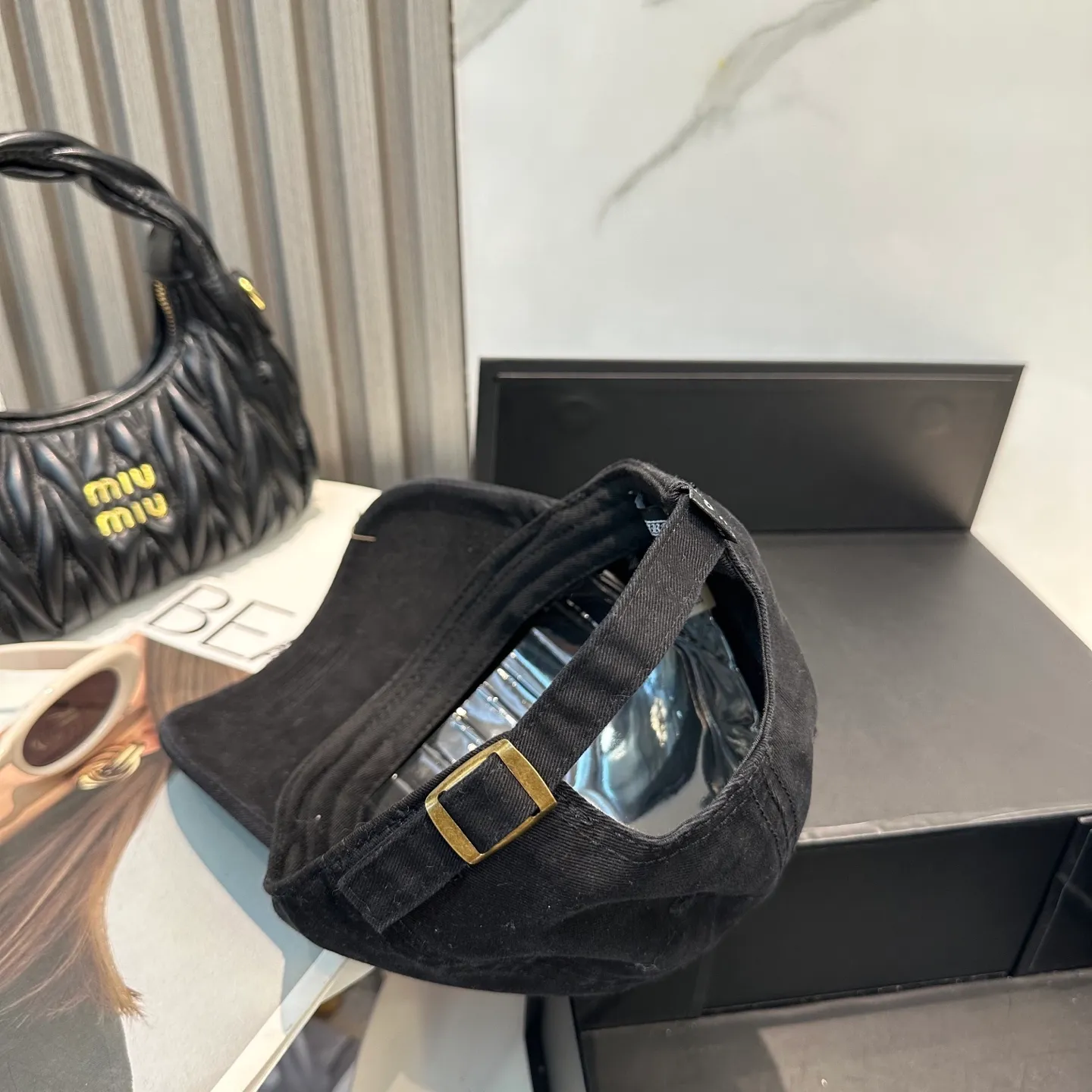 P70 Crow Heart 🆕🆕New baseball cap, stylish and classic cross logo, casual with a cool feeling, unisex style, same style for men and women! Very easy to match! Head circumference: 56-58cm is available